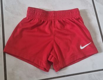 nike short bébé rouge sport léger taille 6 mois (62–68 cm)