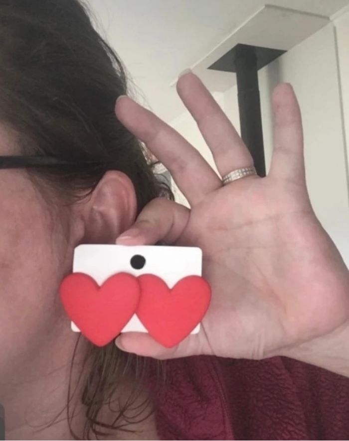 Boucles d’oreilles NEUVES pour femme forme de coeur  ♥️ couleur rouge - photo numéro 3