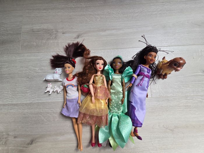 Lot poupées barbies disney
