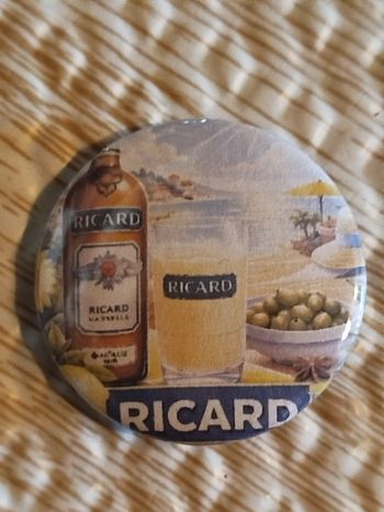 Badge motif pastis neuf