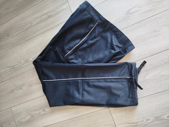Pantalon homme d'ambulancier neuf taille 48 - photo numéro 2