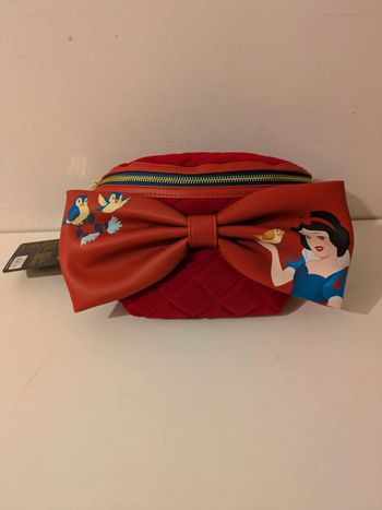 Loungefly Blanche Neige velvet belt bag