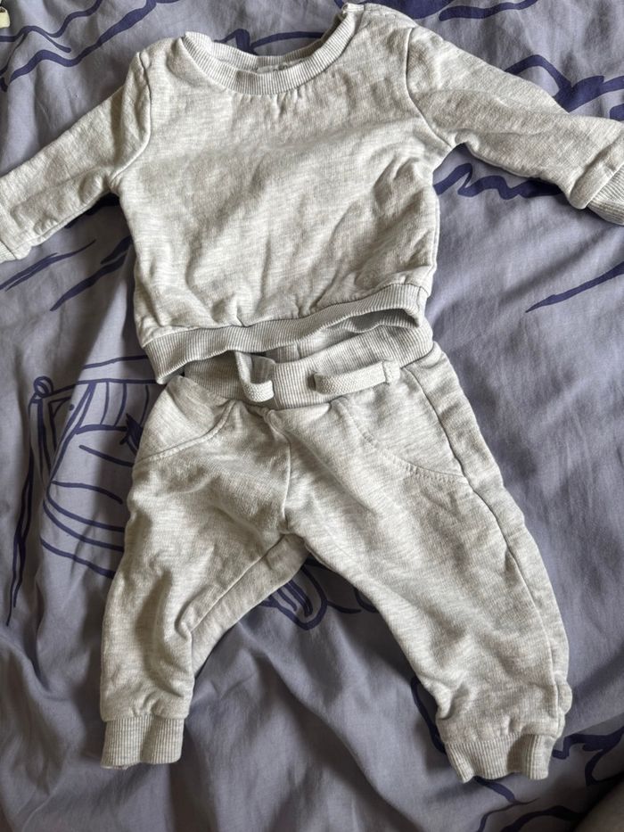 Ensemble gris taille 3 mois