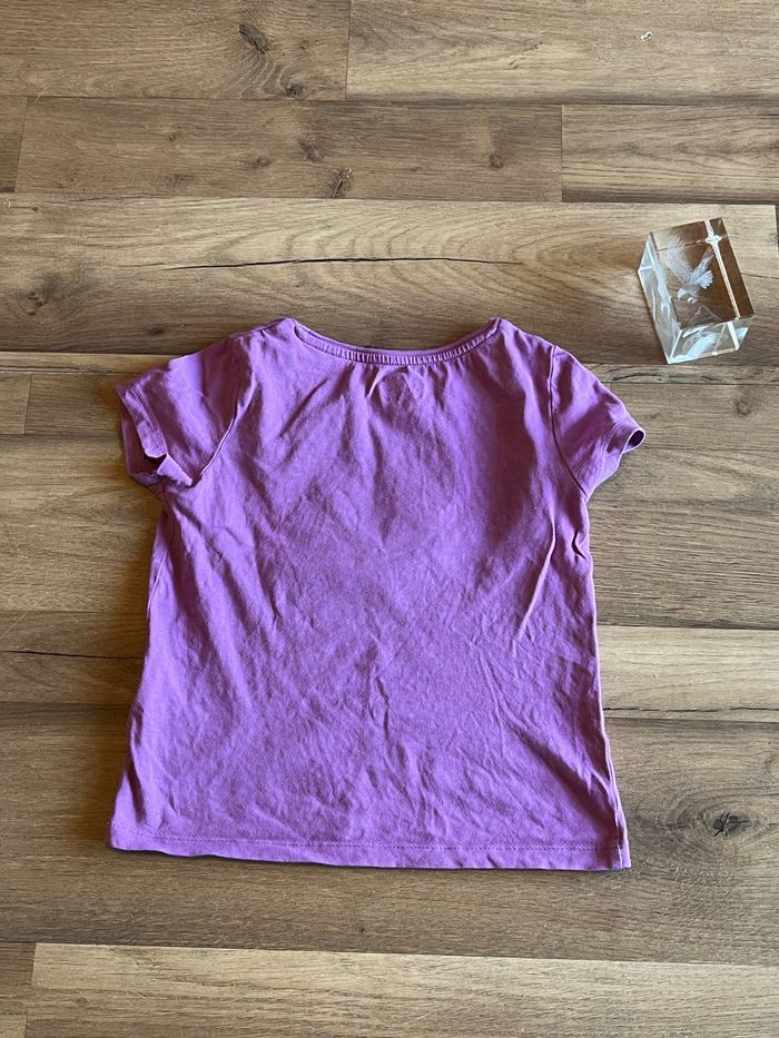 Je vend un tee shirt fille enfant taille 4 ans 98-106cm très bon état - photo numéro 2
