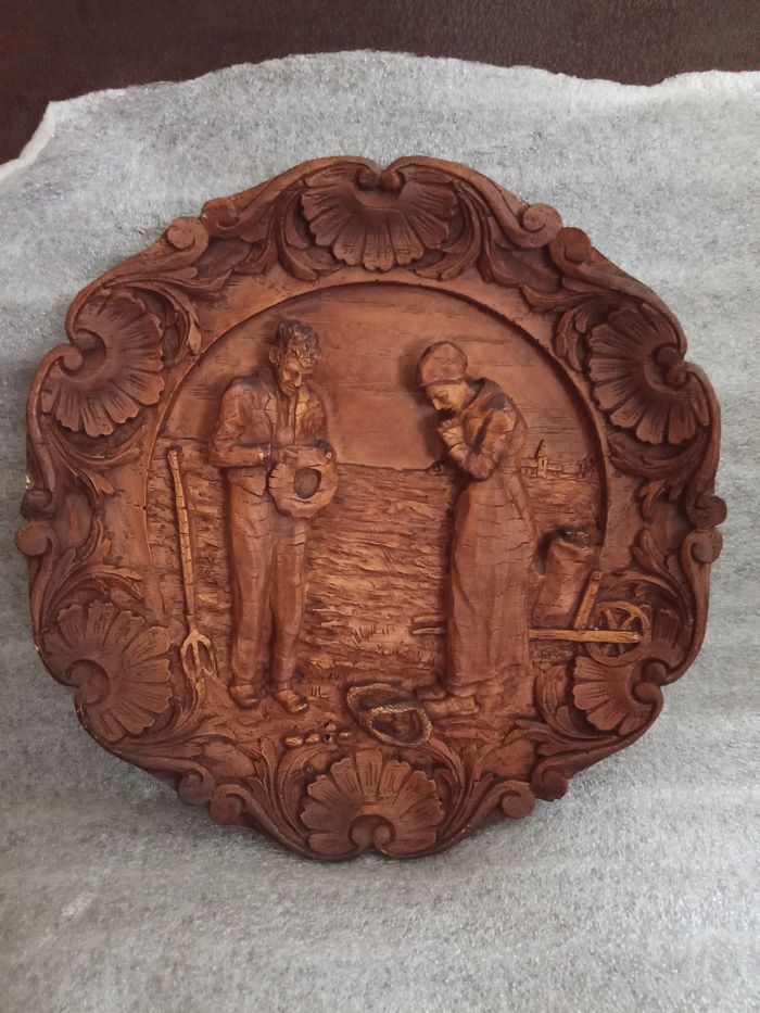 Jolie Assiette murale décorative en bois sculpté