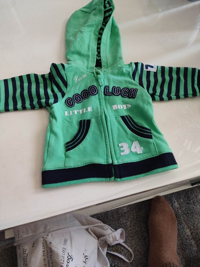 Sweat à capuche , taille 3 mois, orchestra