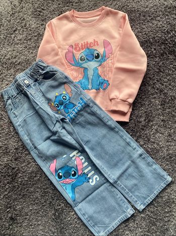🌸 Ensemble Stitch – Sweat rose + Jean large – Taille 8 ans (Neuf)