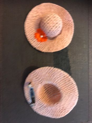 Lot de 2 broches vintage chapeau creme fleur orange perle