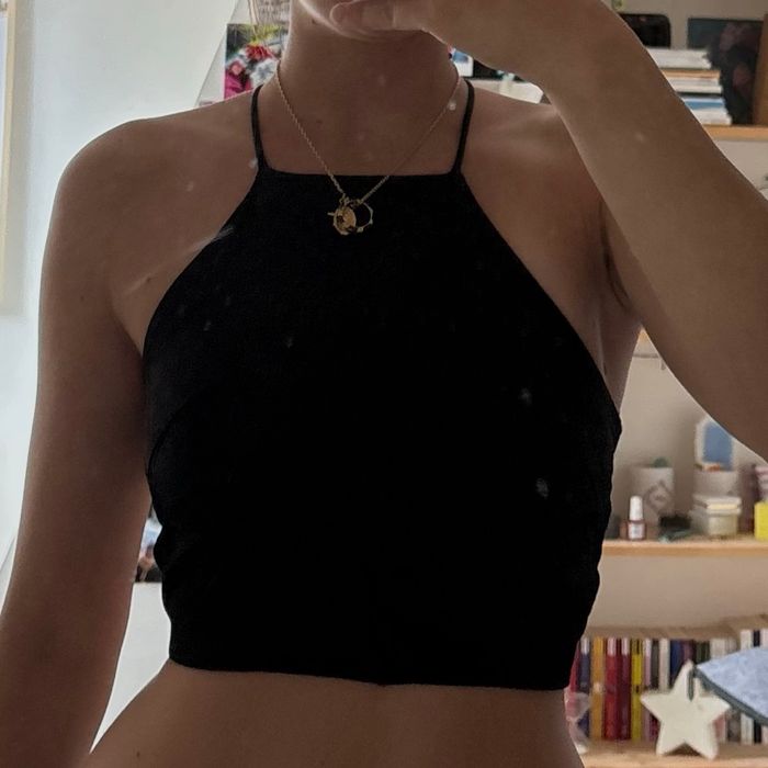 top do nu avec lacets