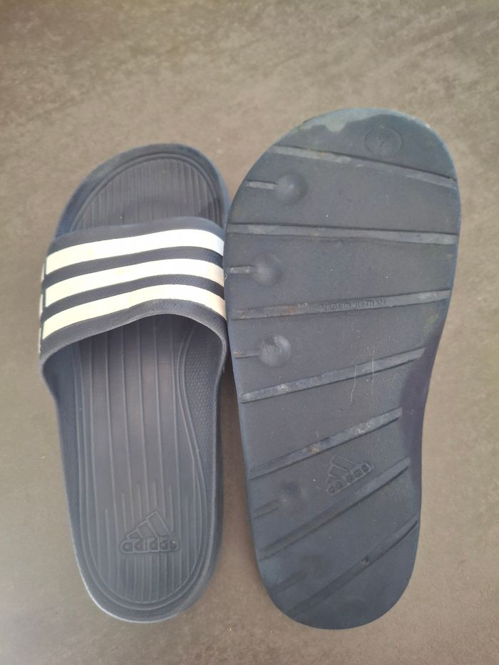 Claquettes Adidas bleu taille 7 40 - photo numéro 3