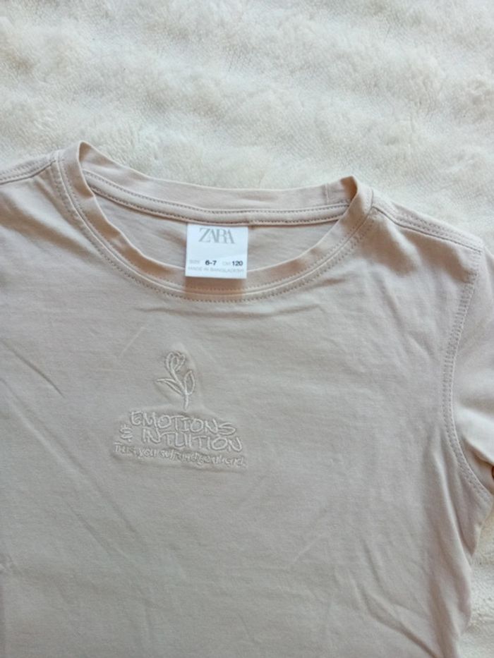 Tshirt 6ans Zara 🤍🩶 - photo numéro 3