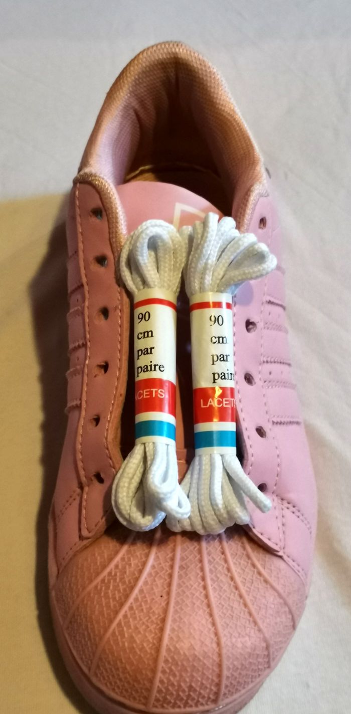Lacets blancs