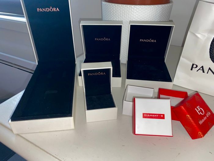 (Lot ou au choix): Sac,Pochon,Écrin: Pandora,Marc Orian,Diamant Or,Histoire D’or et Swarovski - photo numéro 3