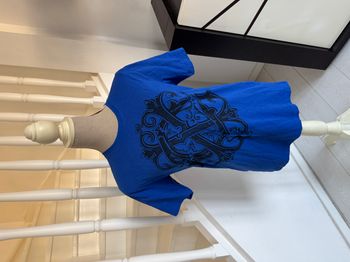 T Shirt Christian Lacroix bleu roi et motif noir