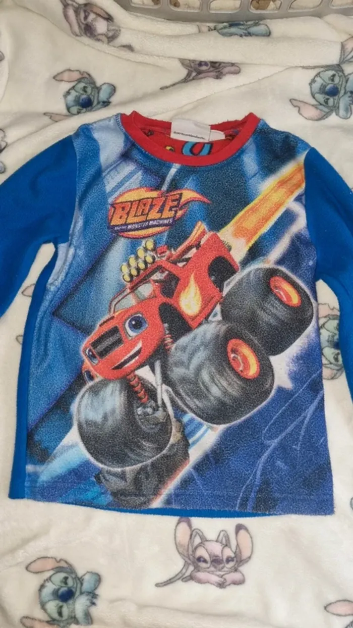 Pyjama polaire blaze et les monster machines 5/6 ans en bon état - photo numéro 3