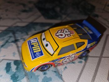 Voiture cars Mattel tbe  5e la pièce