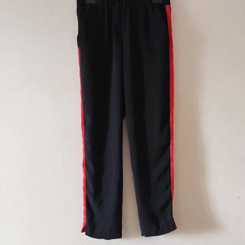 Pantalon noir bande rouge fluide