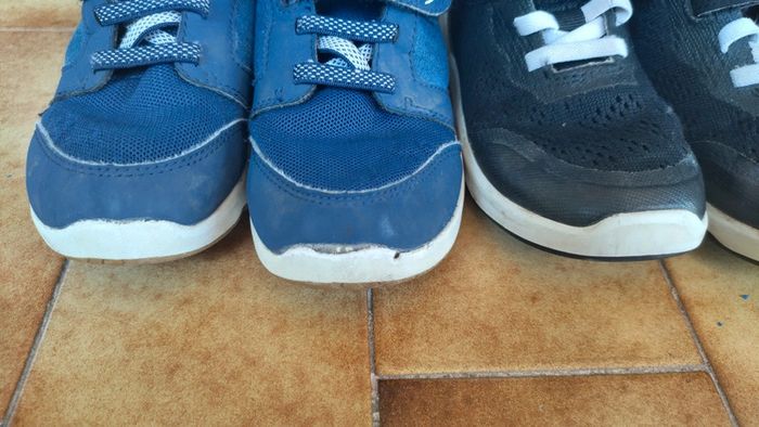Lot de 2 paires de baskets Decathlon T27 - photo numéro 3