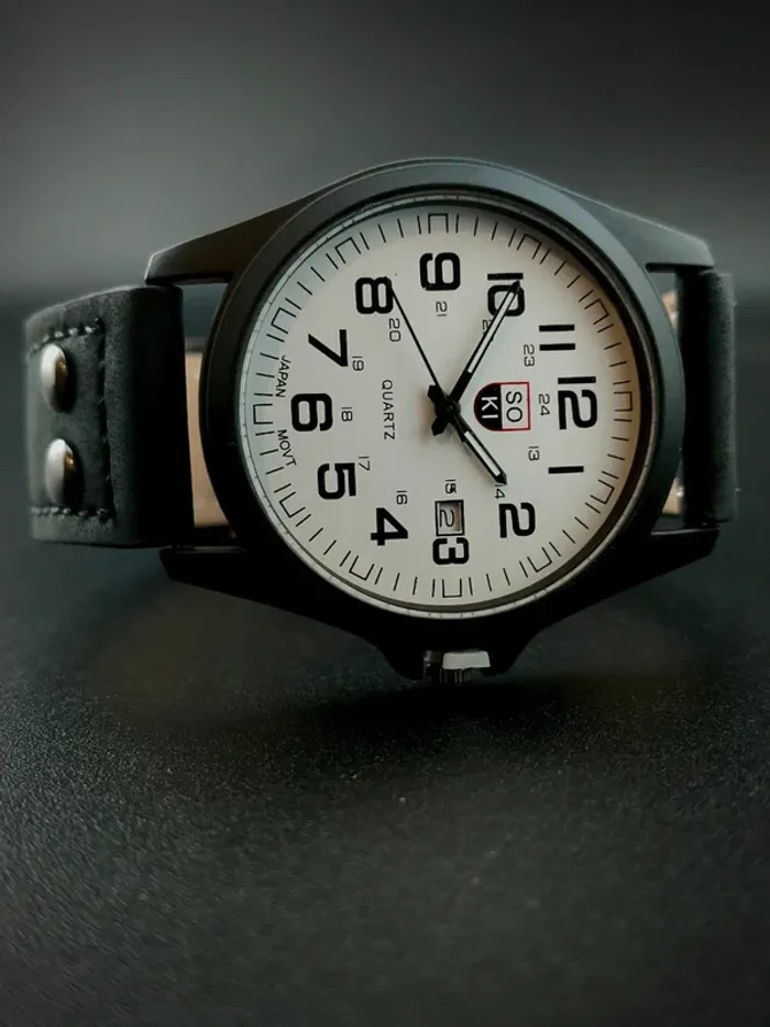 Montre robuste noire men, heure, date - photo numéro 2