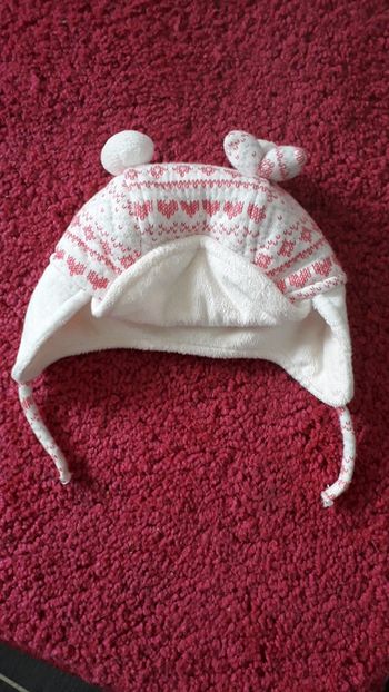 Très joli petit bonnet fille taille 43