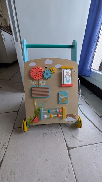 Trotteur ou chariot de marche 