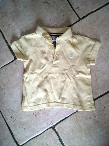 Joli polo manches courtes taille 23 mois