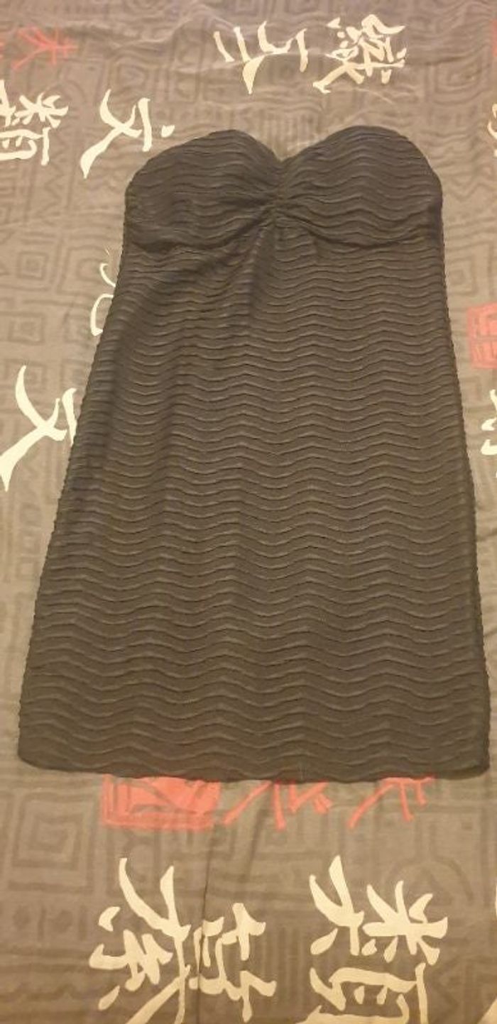 Robe courte sans bretelles