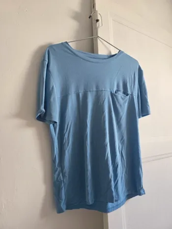 Taille M bon état T-shirt manche courte bleu