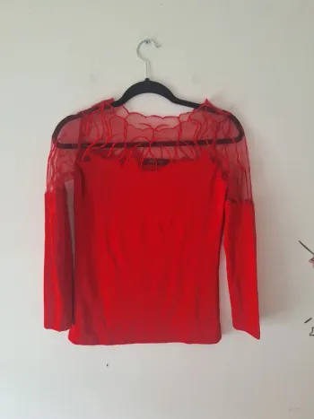 Haut rouge