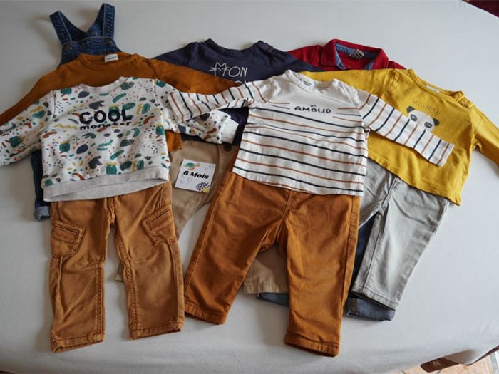 Lot n°12 Vêtements Tape à l'oeil 6 mois : 5 Pantalons + 1 Salopette + 6 Hauts