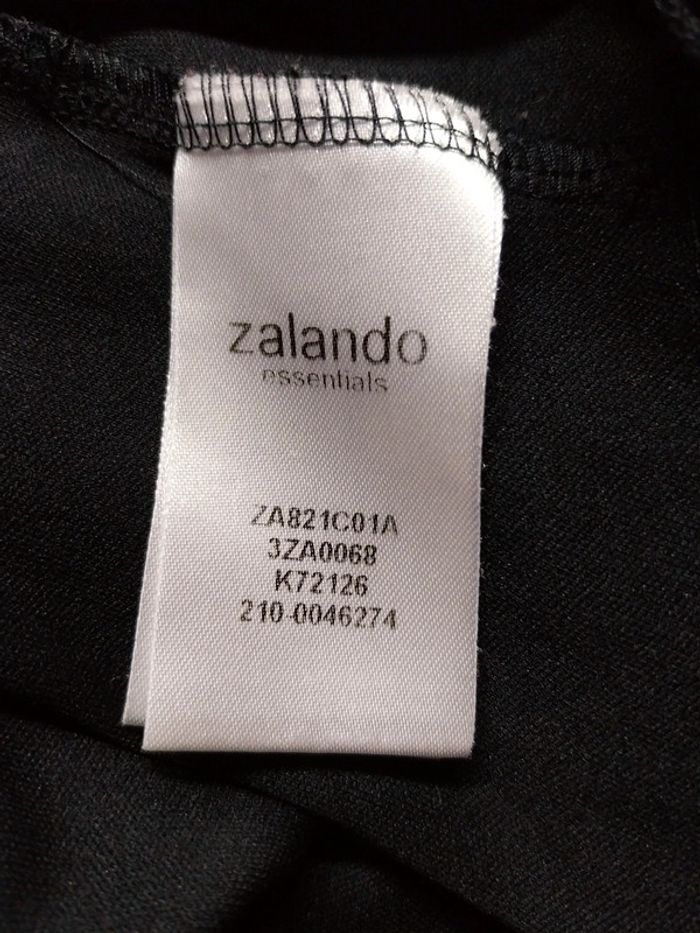 Robe noire - photo numéro 7