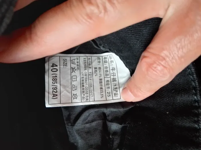 Joli jean noir wthinlee taille 40 mais 44 taille UE - photo numéro 5