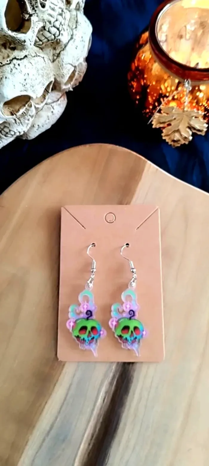 Boucles d'oreilles pomme empoisonnée