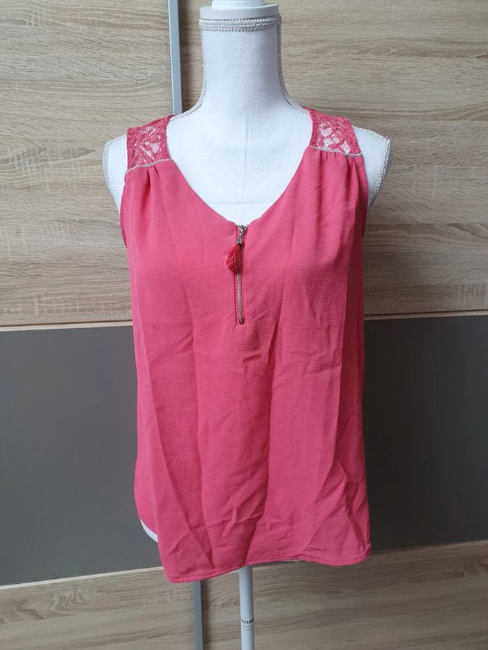 Blouse sans manches .