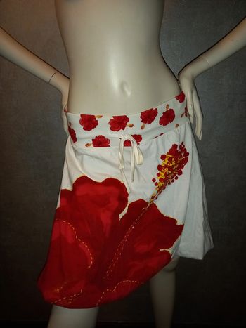 jupe blanche et rouge desigual taille 38/40