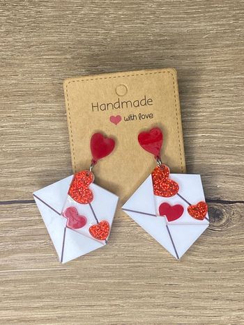 Paire de boucles d’oreille acrylique lettre d amour