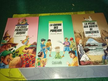 Lot de 3 livres jeunesse. Serie cascade