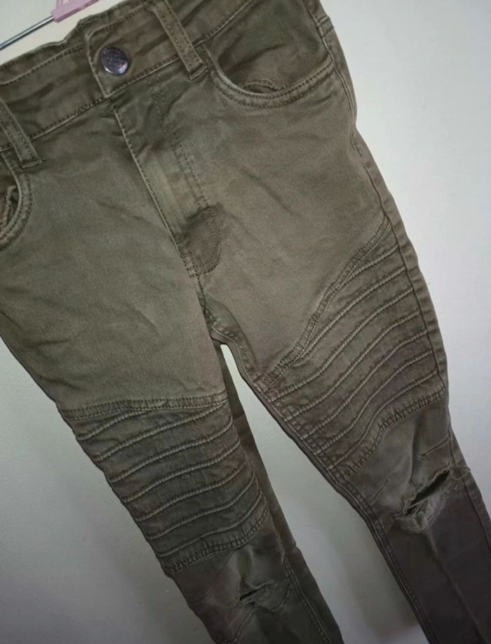Jeans style trouée 10 ans - photo numéro 4