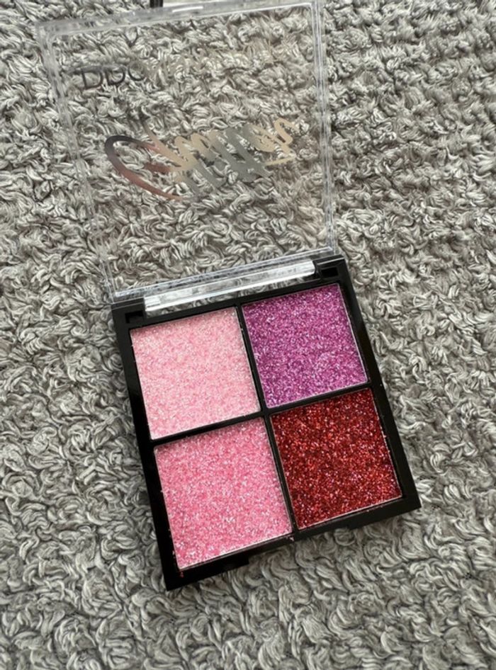 Fard à paupières pailletée rose