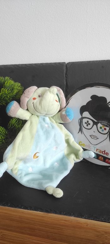 Doudou éléphant nicotoy vert bleu étoiles lune marron beige orange rond noeud