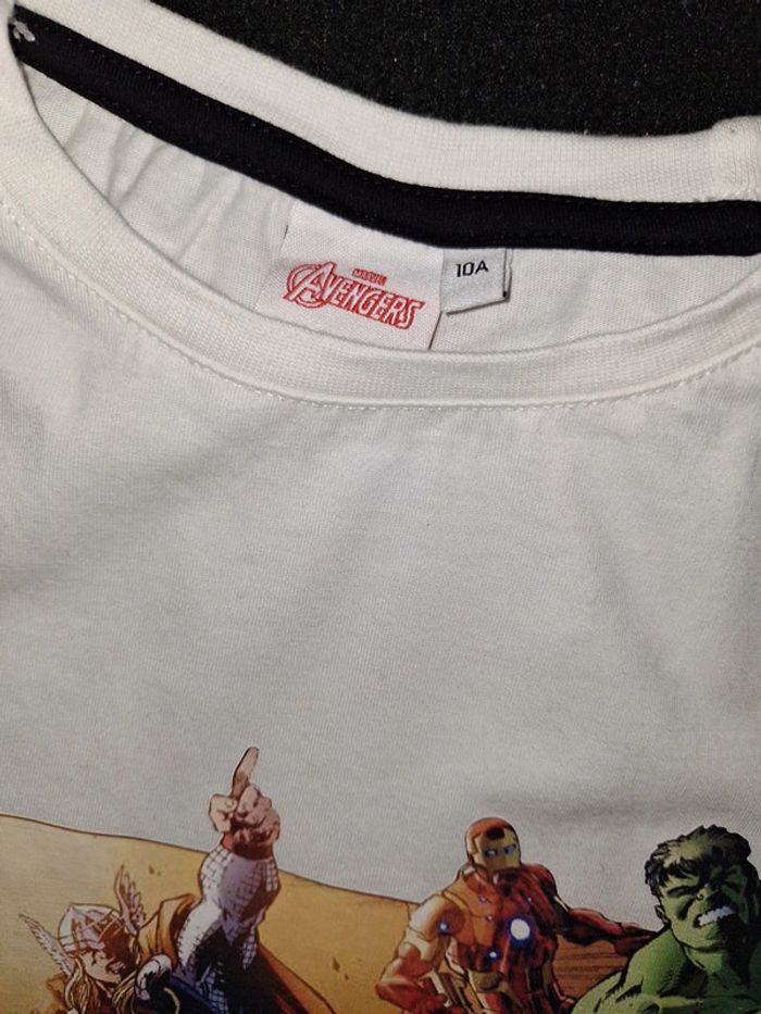 Tee shirt manches longues garçon blanc logo avenger T 140 très bon etat - photo numéro 3