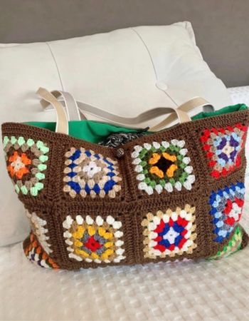 Grand sac fourre-tout crochet granny porté épaule #cabas #laine #crochet #crochetgranny
