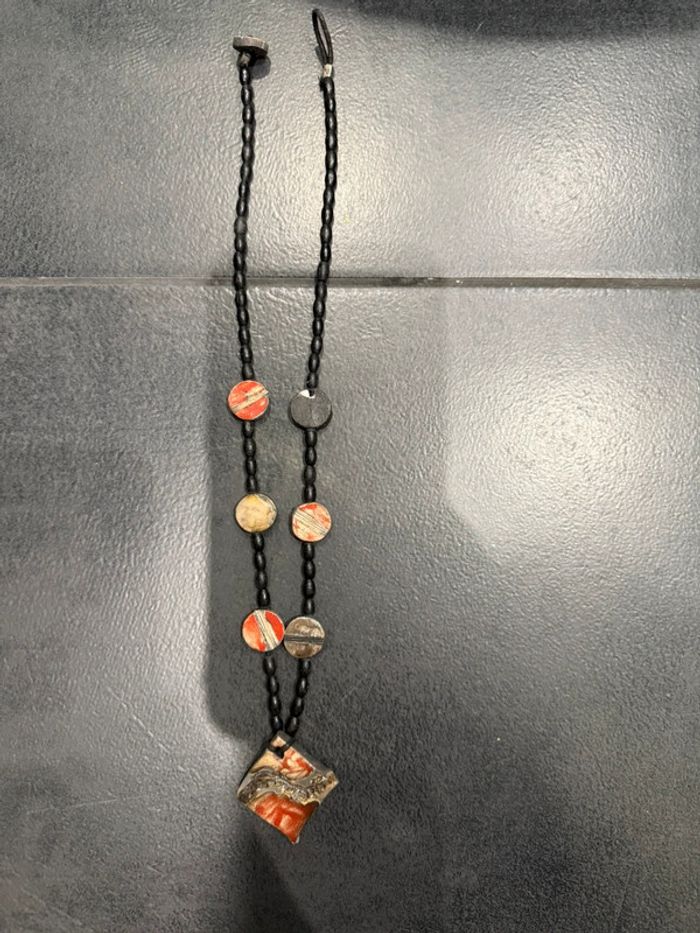 Joli collier artisanale, bois et Pierre , multicolore