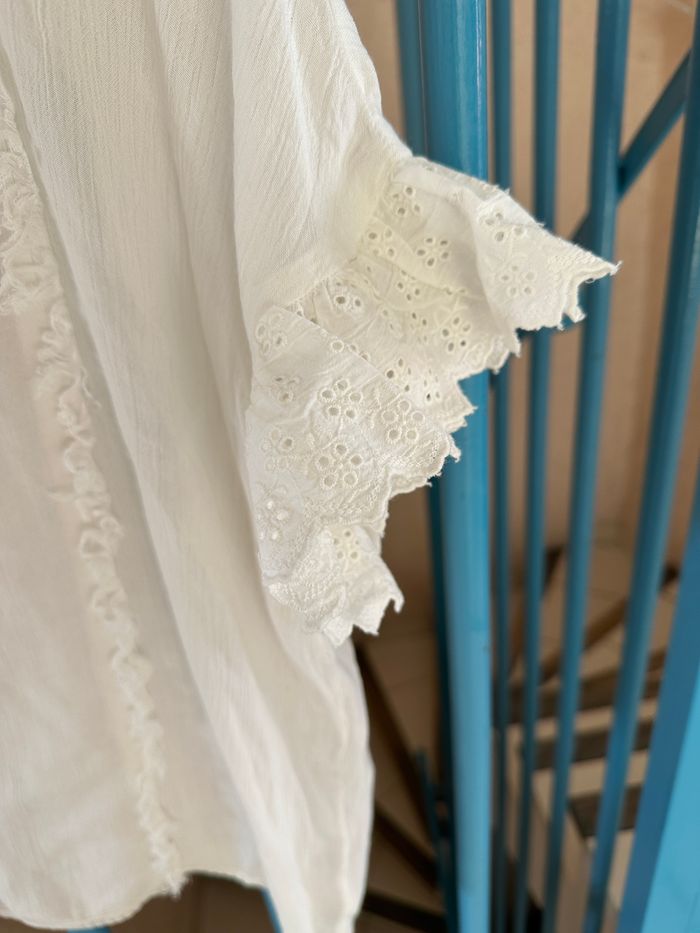 blouse / haut ample avec dentelle manche et effet effiloché devant ONLY taille 36 NEUF - photo numéro 2