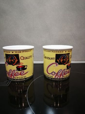 2 pots "coffee"
