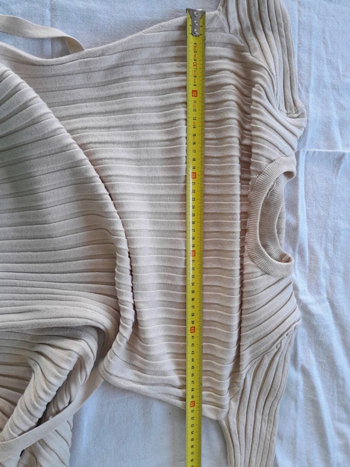 Jolie robe moulante fine longue effet légèrement évasée dans le bas - photo numéro 5