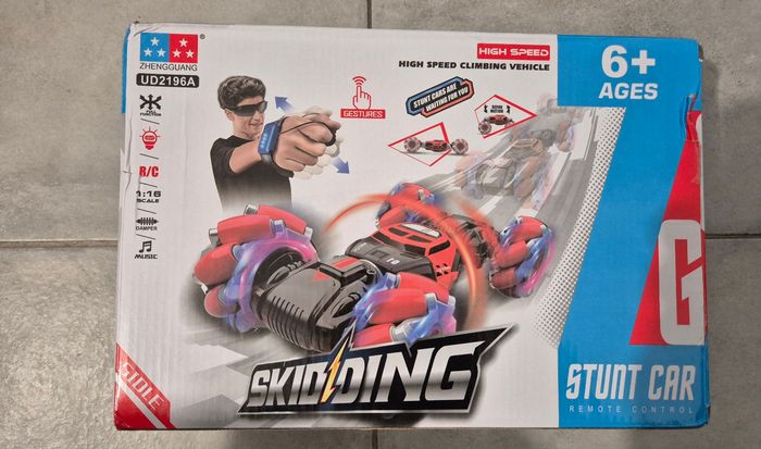 Voiture 4x4 télécommandée Drifting Speedy - Véhicule téléguidé cascades & course pilotage intuitif à la main, Neuf - photo numéro 2