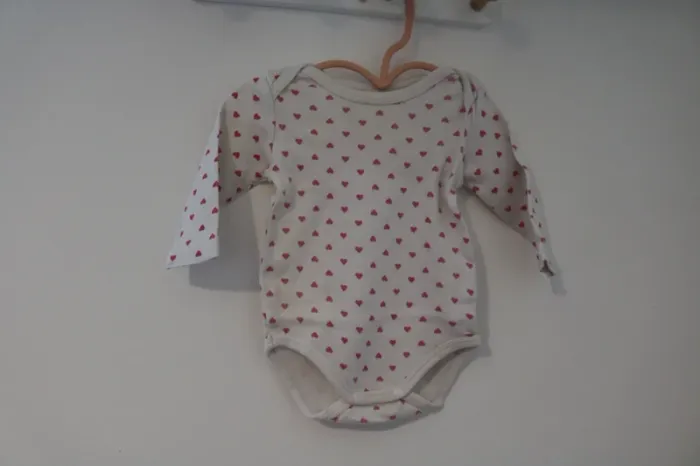 Lot bodies hiver fille 6 mois - photo numéro 4