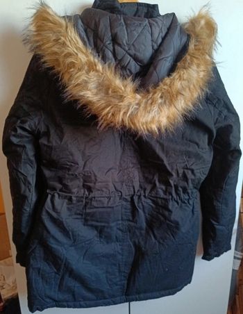 Parka noir avec capuche fourrure