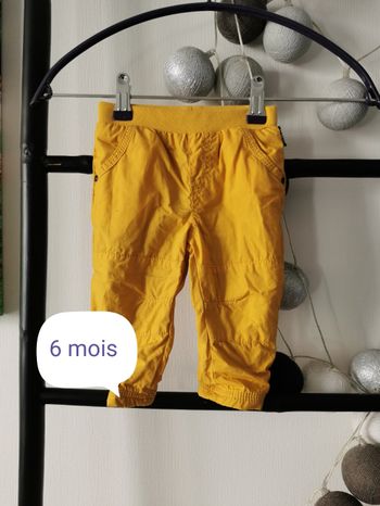 Pantalon jaune. Mes petits cailloux. 6 mois